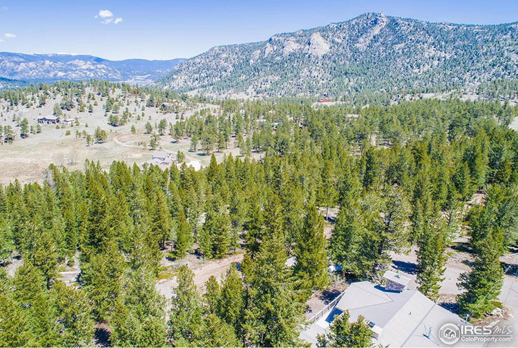 house with acreage in Estes Park, Colorado